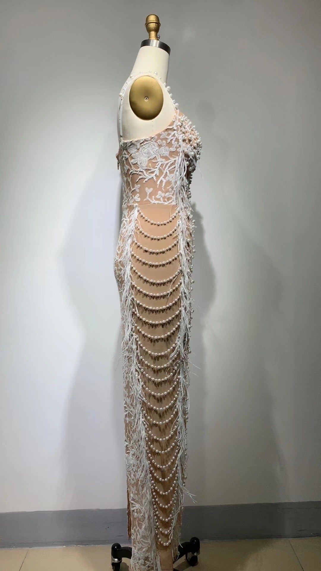 Women's Luxury Feather Beaded Sling Slim-fit Banquet Evening Dress