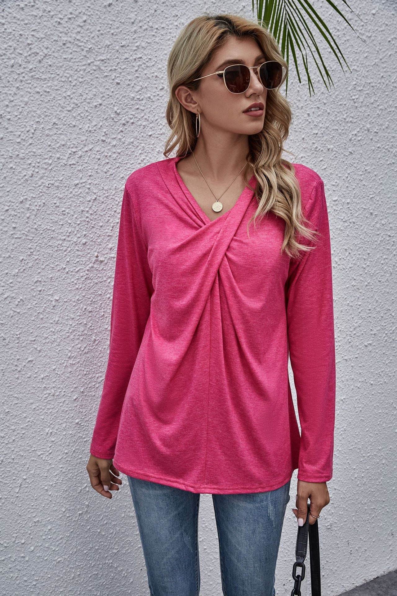 V-neck long-sleeved neckline casual t-shirt